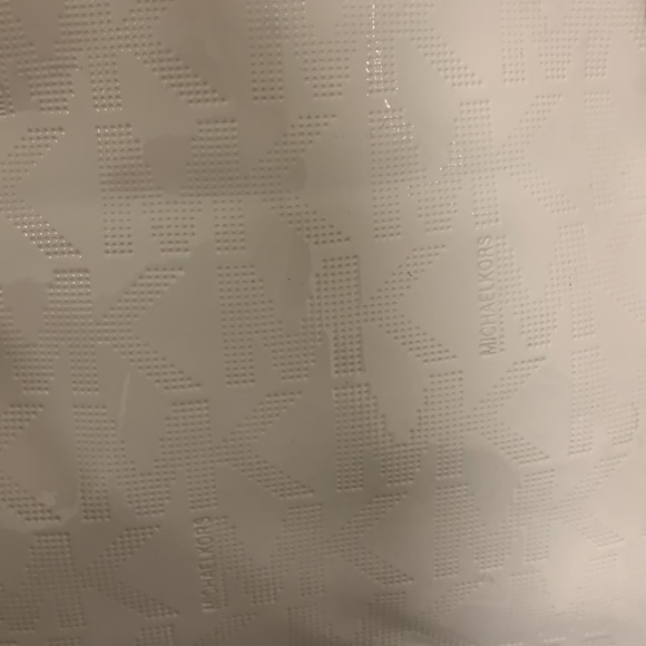 Michael kors shiny white purse - Picture 3 of 8